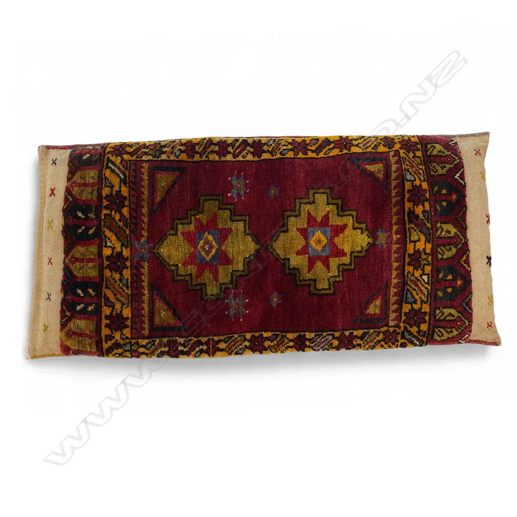 A wool cushion, Image 1++